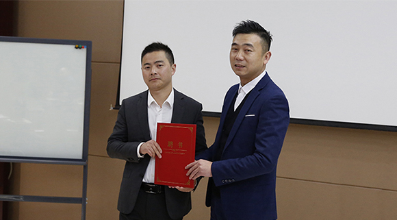 頭條！總經(jīng)理親自頒發(fā)聘書，科恩電器商學院迎來新校長！